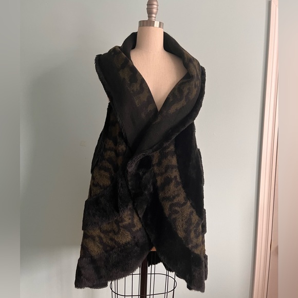 Coat, vest, faux fur, Topa LMP, no size, excellent condition, warm, black - Picture 9 of 14